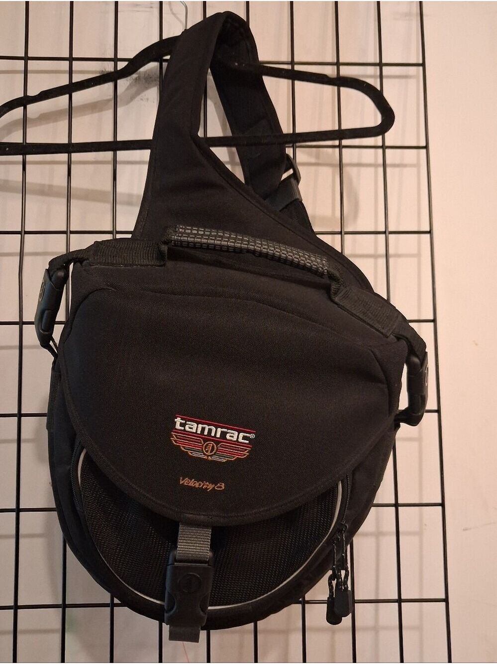 Tamrac Velocity 7 Sling pack #5747, Camera Bag